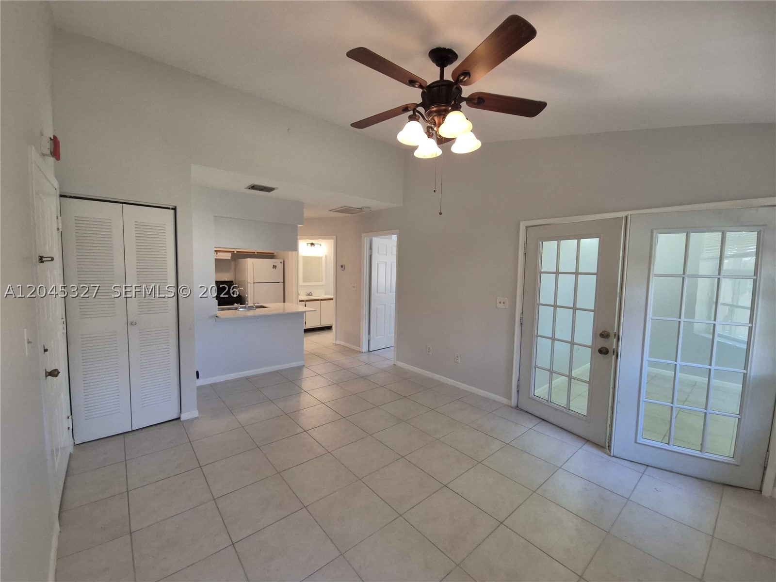 LA HACIENDA COUNTRY CLUB - Residential Lease