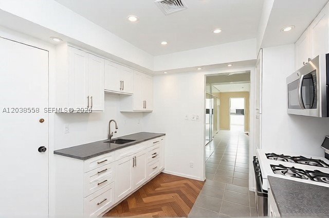 PARKER PLAZA CONDO ESTATE - Residential Lease
