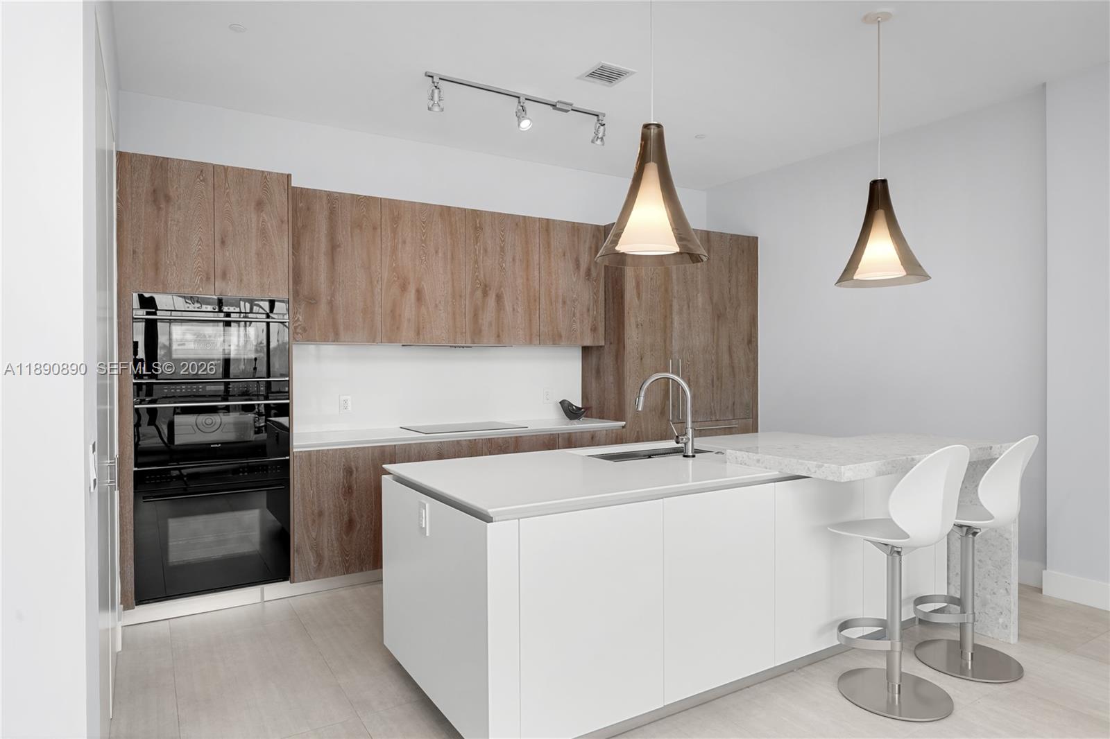 PARAISO BAY CONDO - Residential
