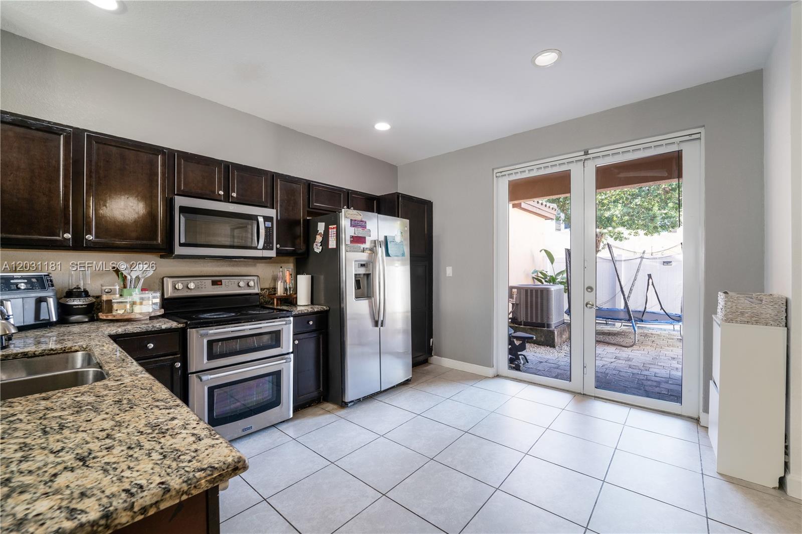 KENDALL COMMONS TOWNHOMES - Residential