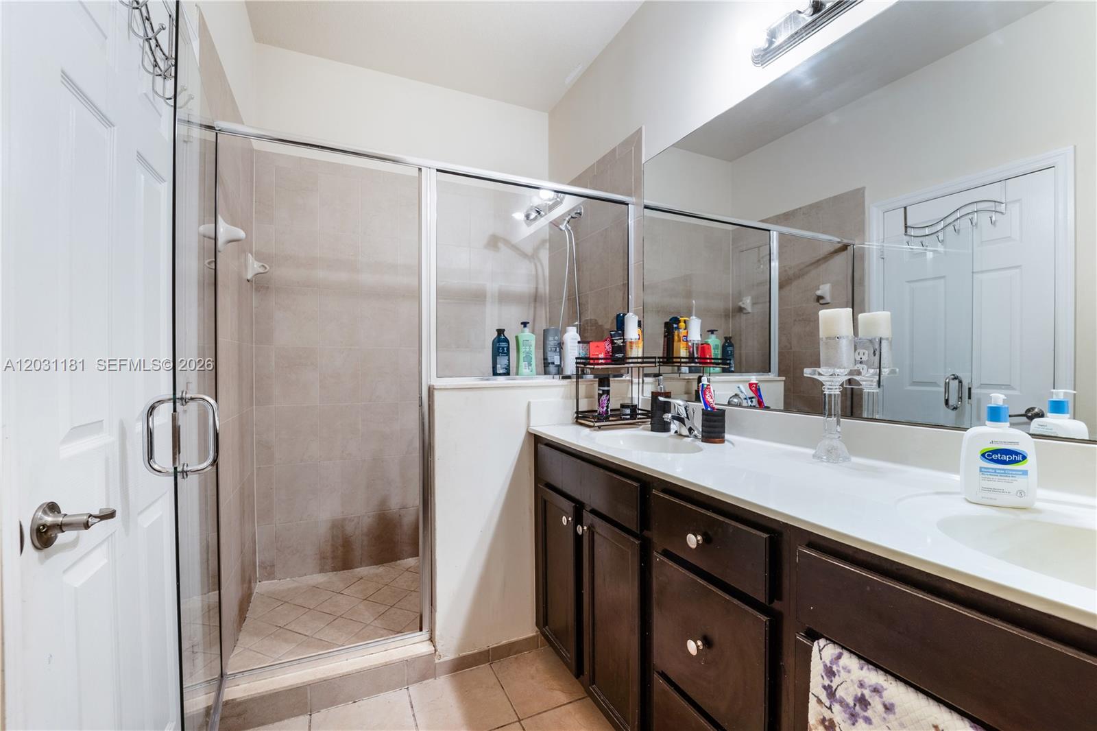 KENDALL COMMONS TOWNHOMES - Residential