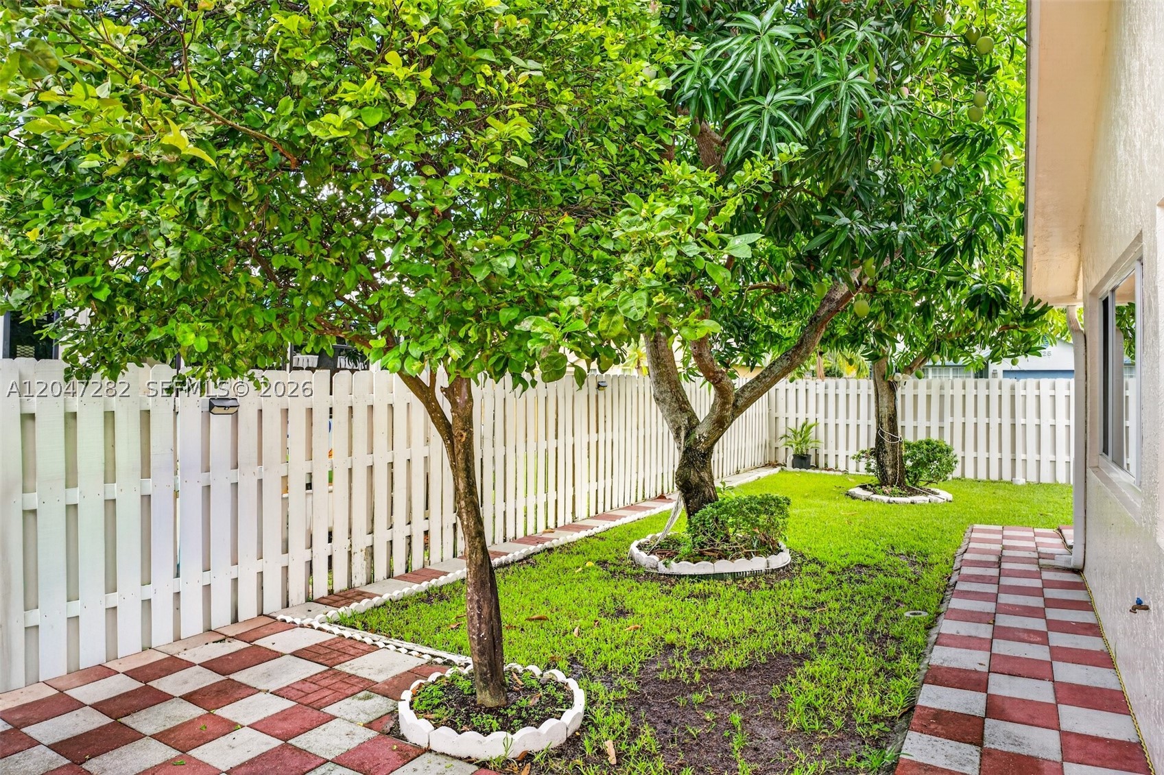 SPRINGTREE LAKES - Residential