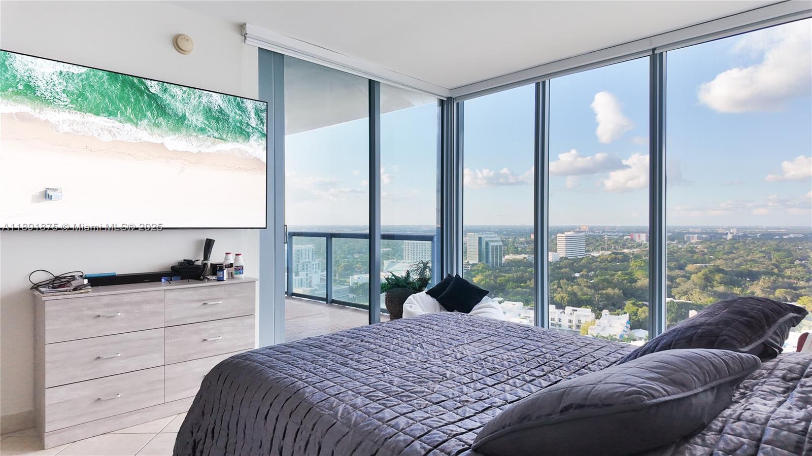 BLUE CONDO - Residential