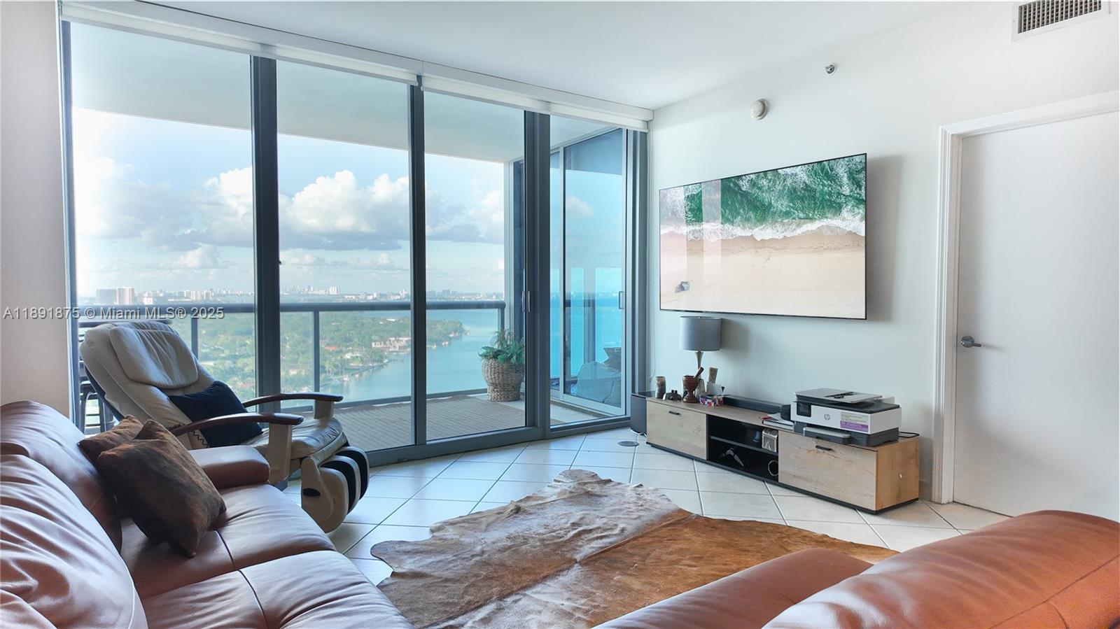 BLUE CONDO - Residential