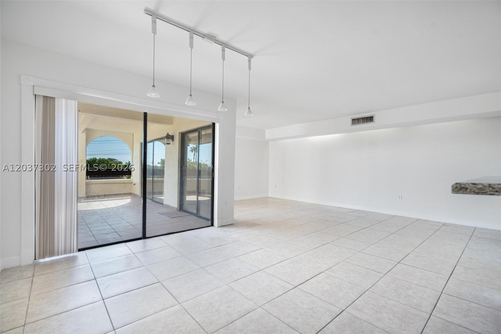 KENLAND BEND SOUTH CONDO - Residential Lease