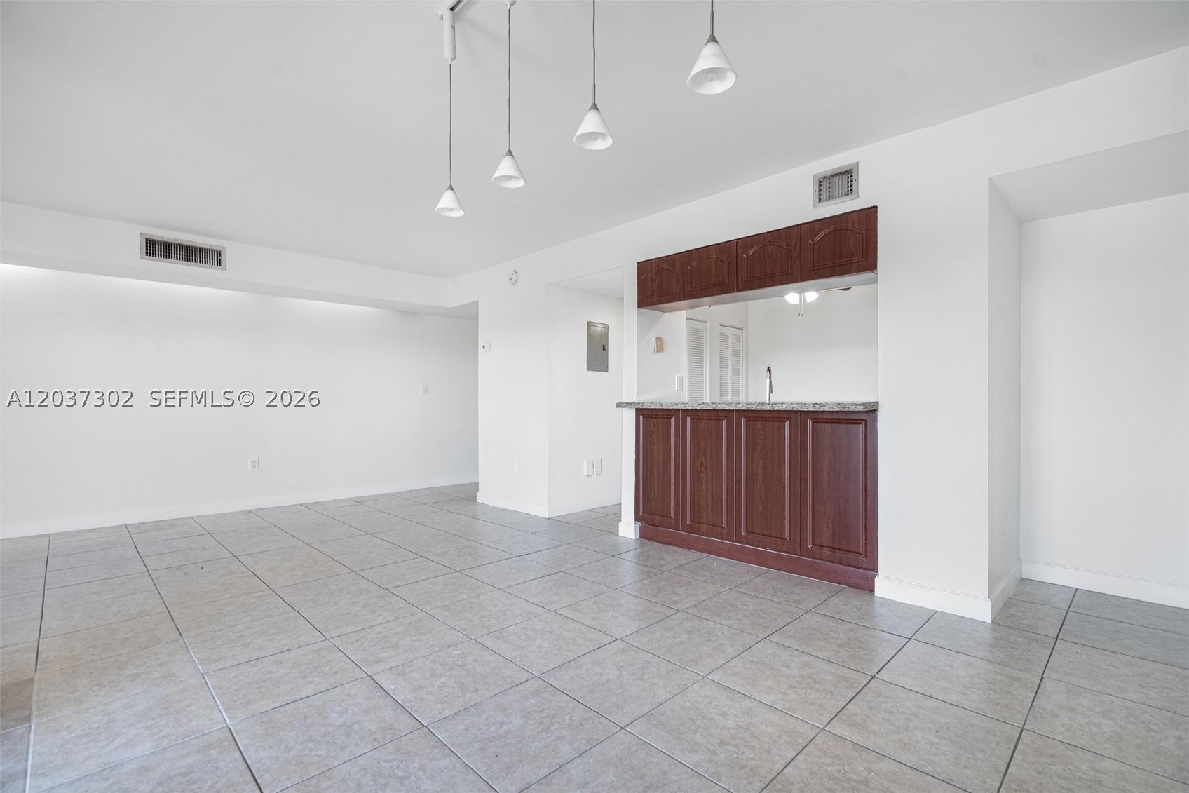 KENLAND BEND SOUTH CONDO - Residential Lease