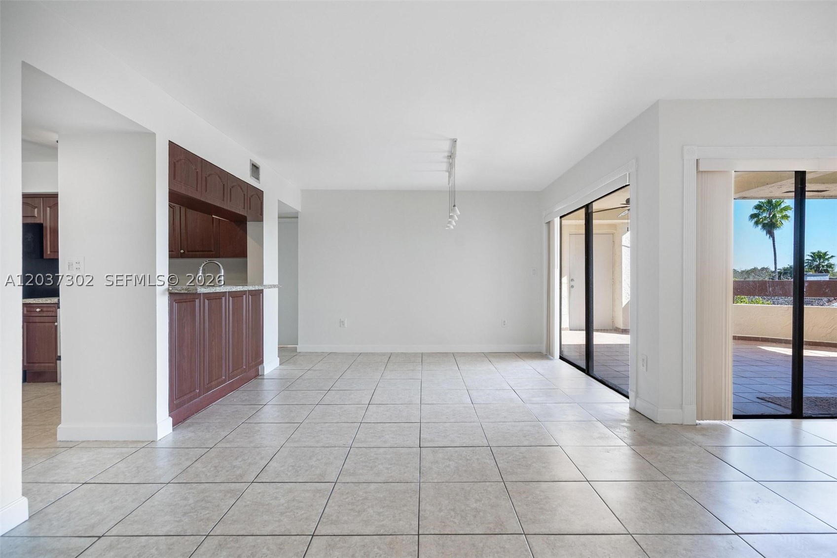 KENLAND BEND SOUTH CONDO - Residential Lease