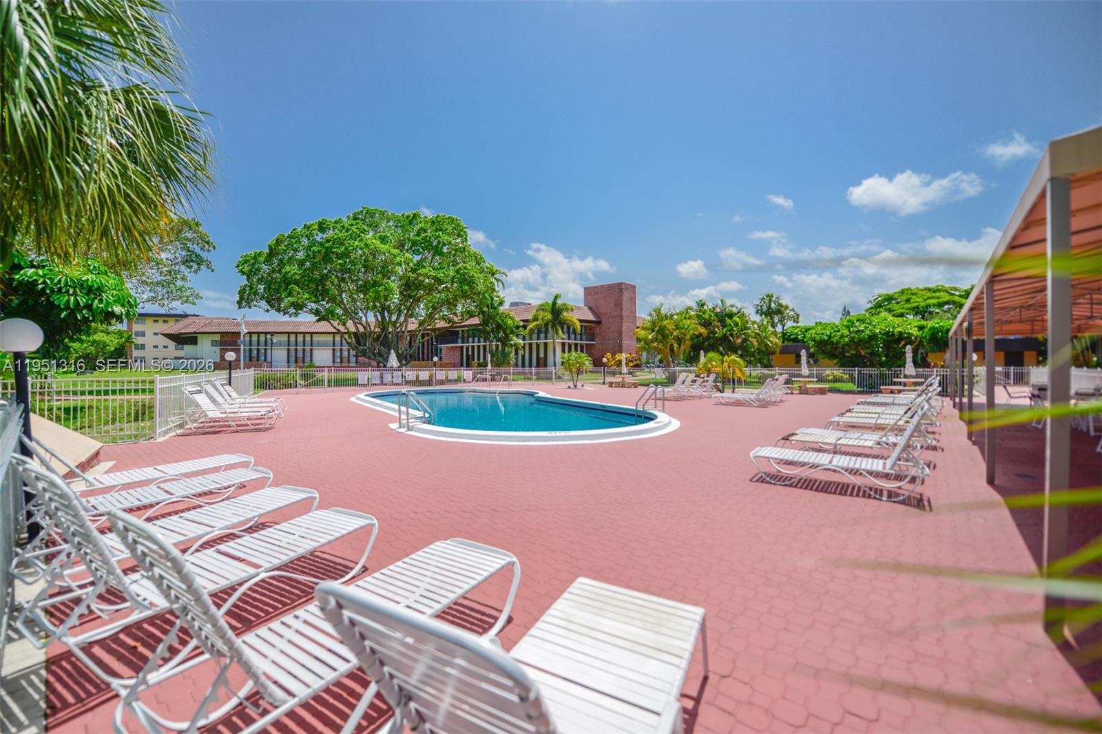 LAUDERDALE OAKS CONDO II - Residential