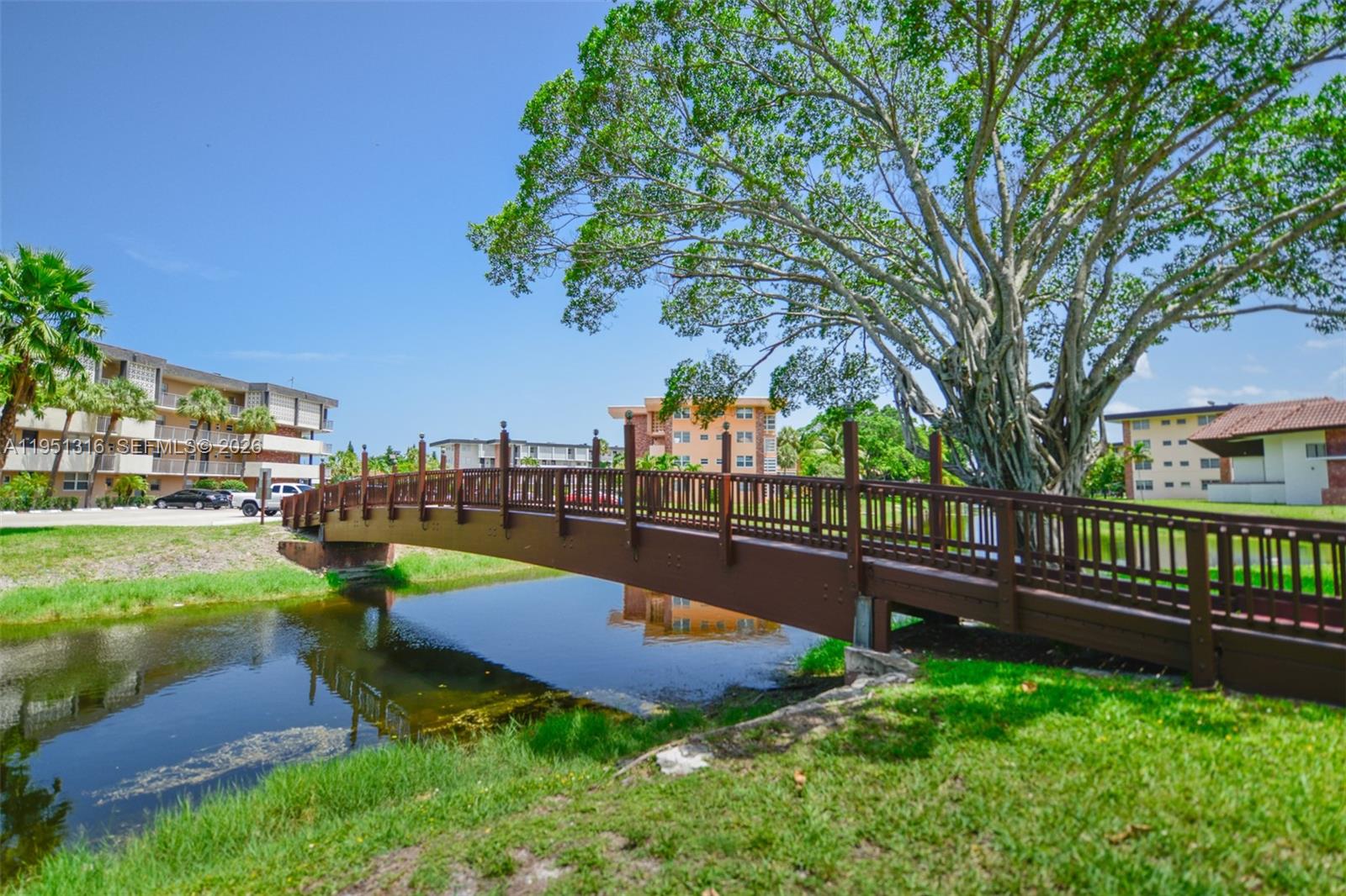 LAUDERDALE OAKS CONDO II - Residential