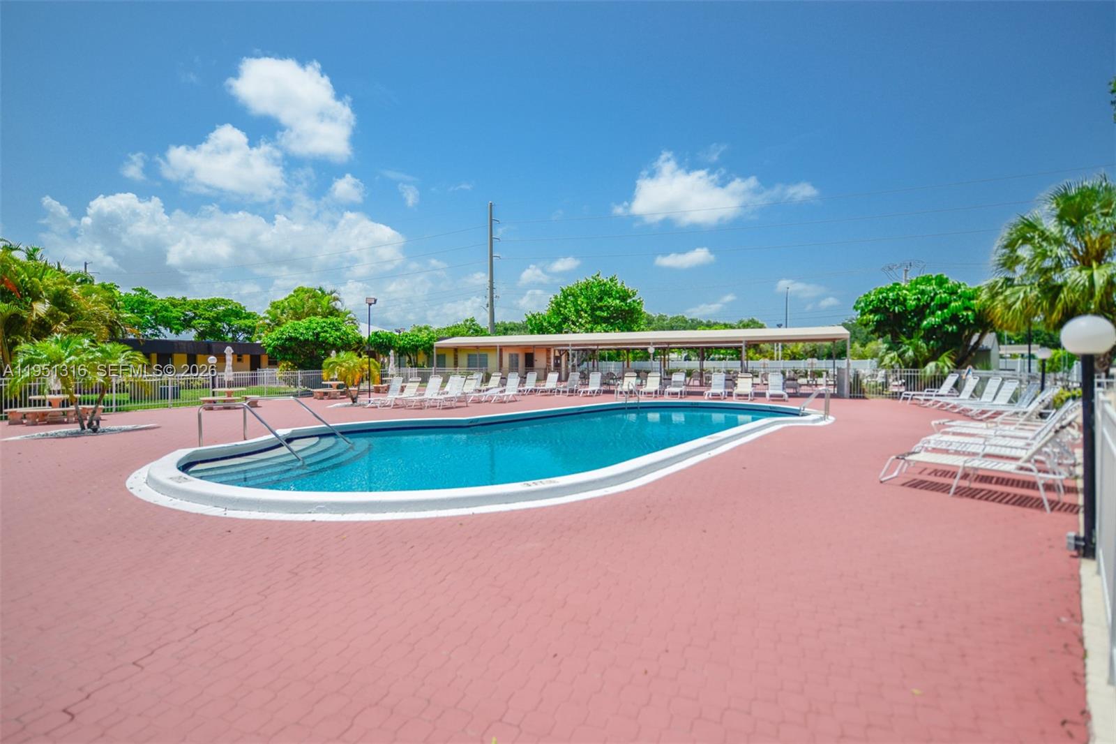 LAUDERDALE OAKS CONDO II - Residential