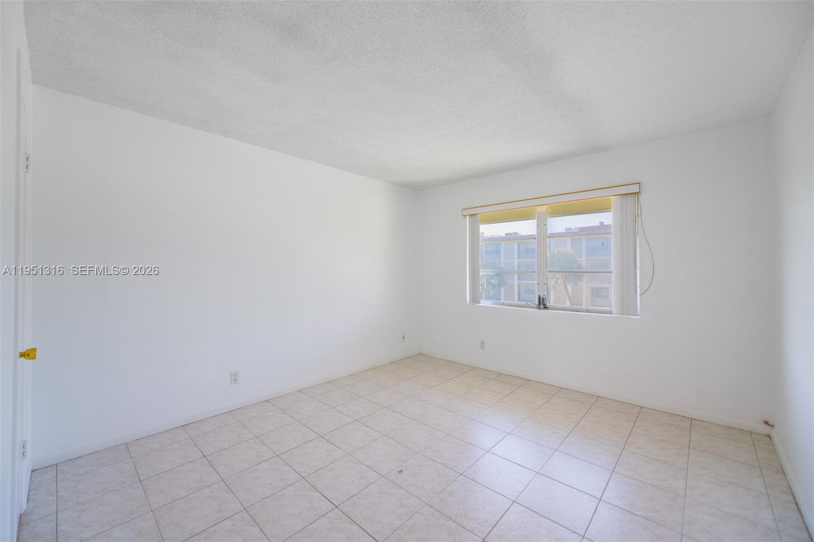 LAUDERDALE OAKS CONDO II - Residential