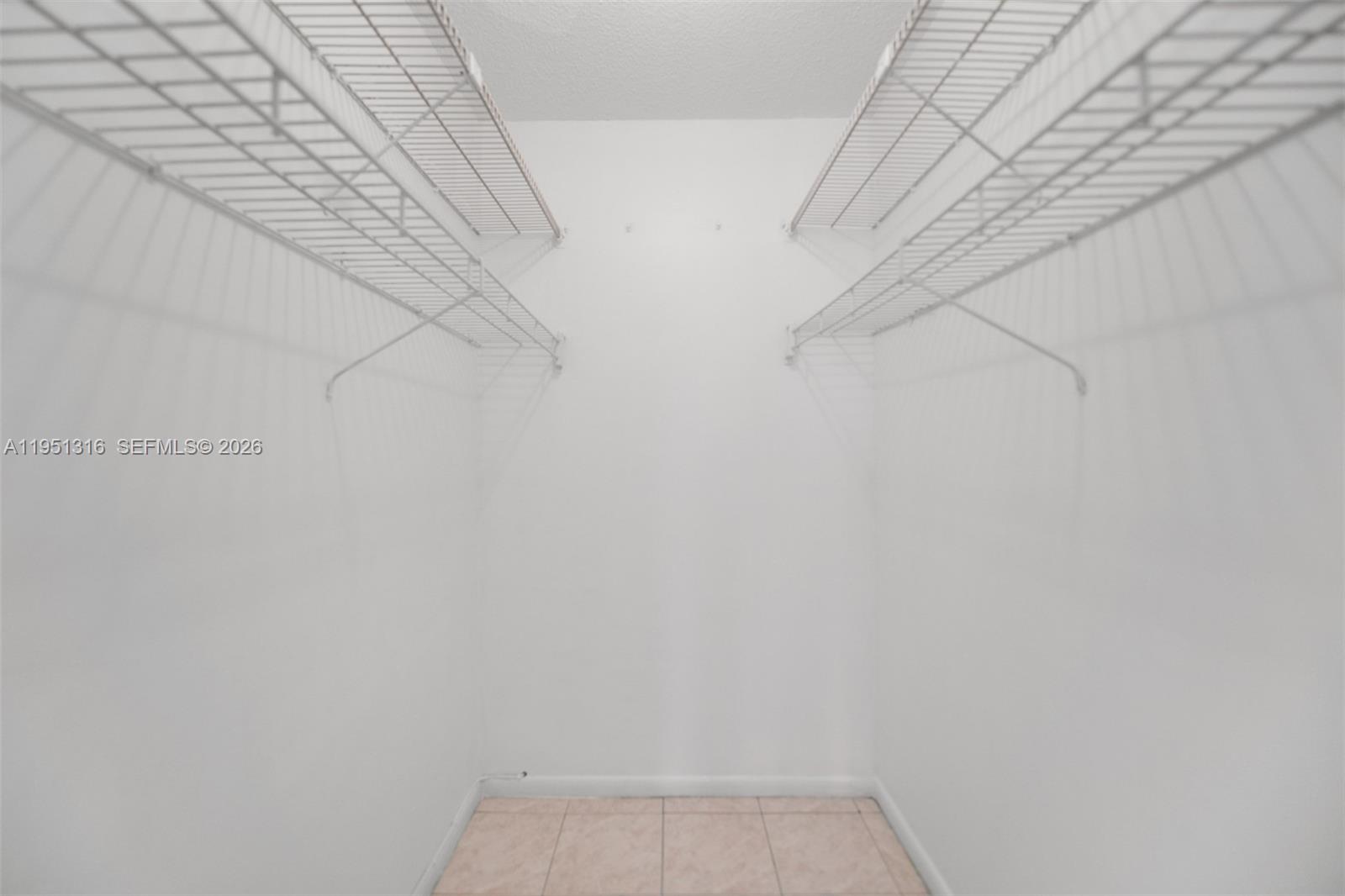 LAUDERDALE OAKS CONDO II - Residential