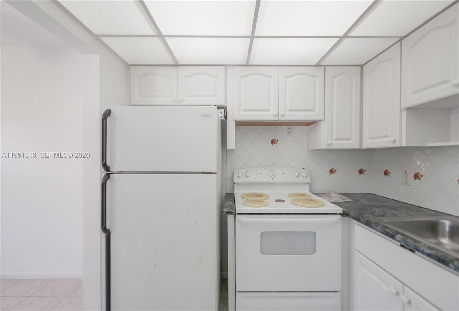 LAUDERDALE OAKS CONDO II - Residential