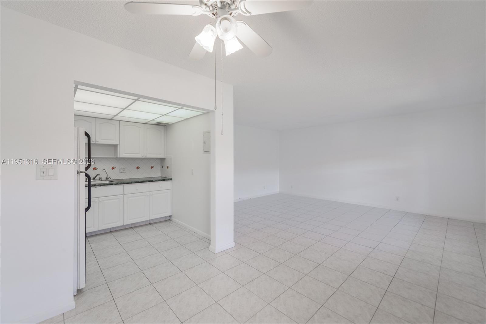 LAUDERDALE OAKS CONDO II - Residential