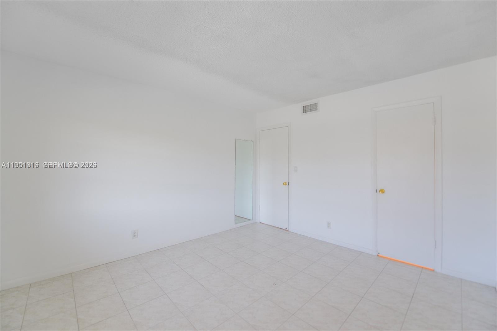 LAUDERDALE OAKS CONDO II - Residential