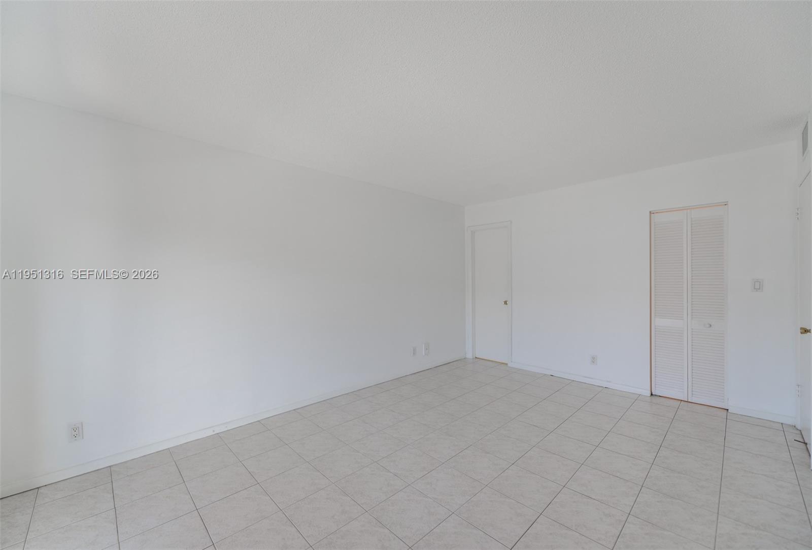 LAUDERDALE OAKS CONDO II - Residential
