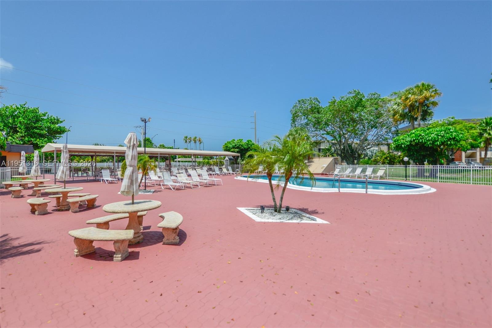 LAUDERDALE OAKS CONDO II - Residential