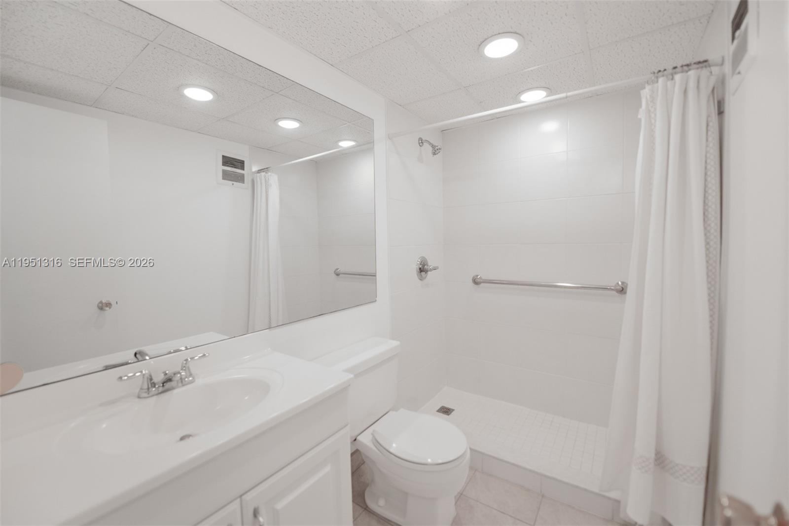 LAUDERDALE OAKS CONDO II - Residential