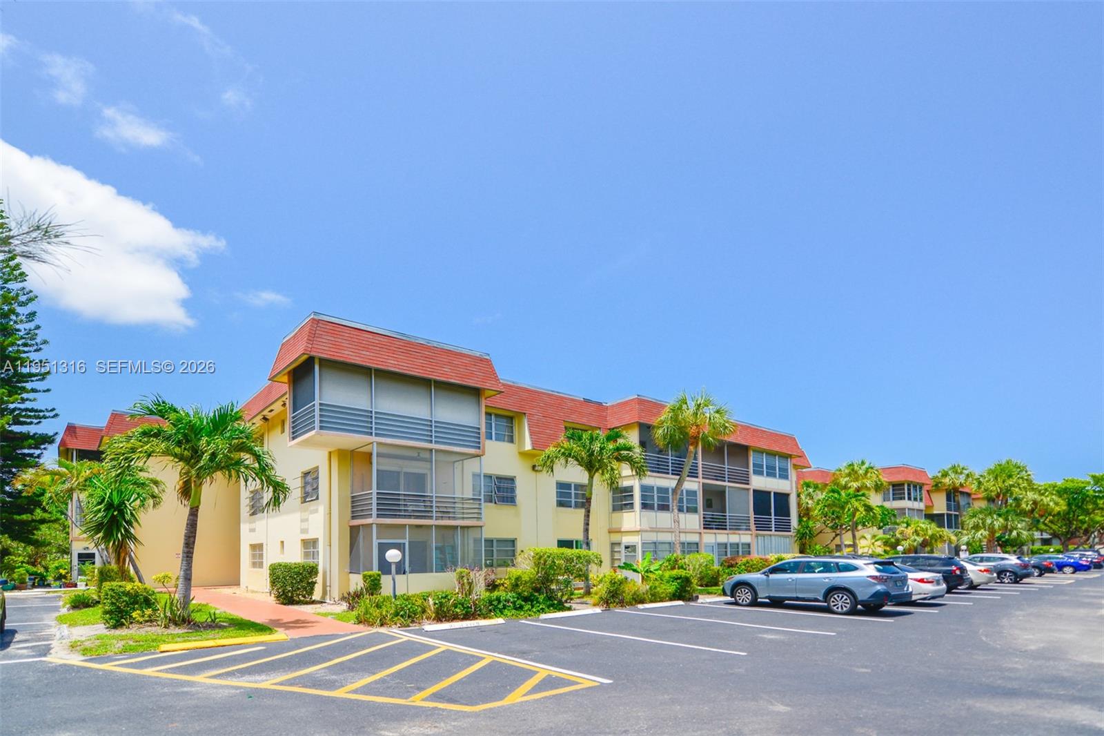LAUDERDALE OAKS CONDO II - Residential