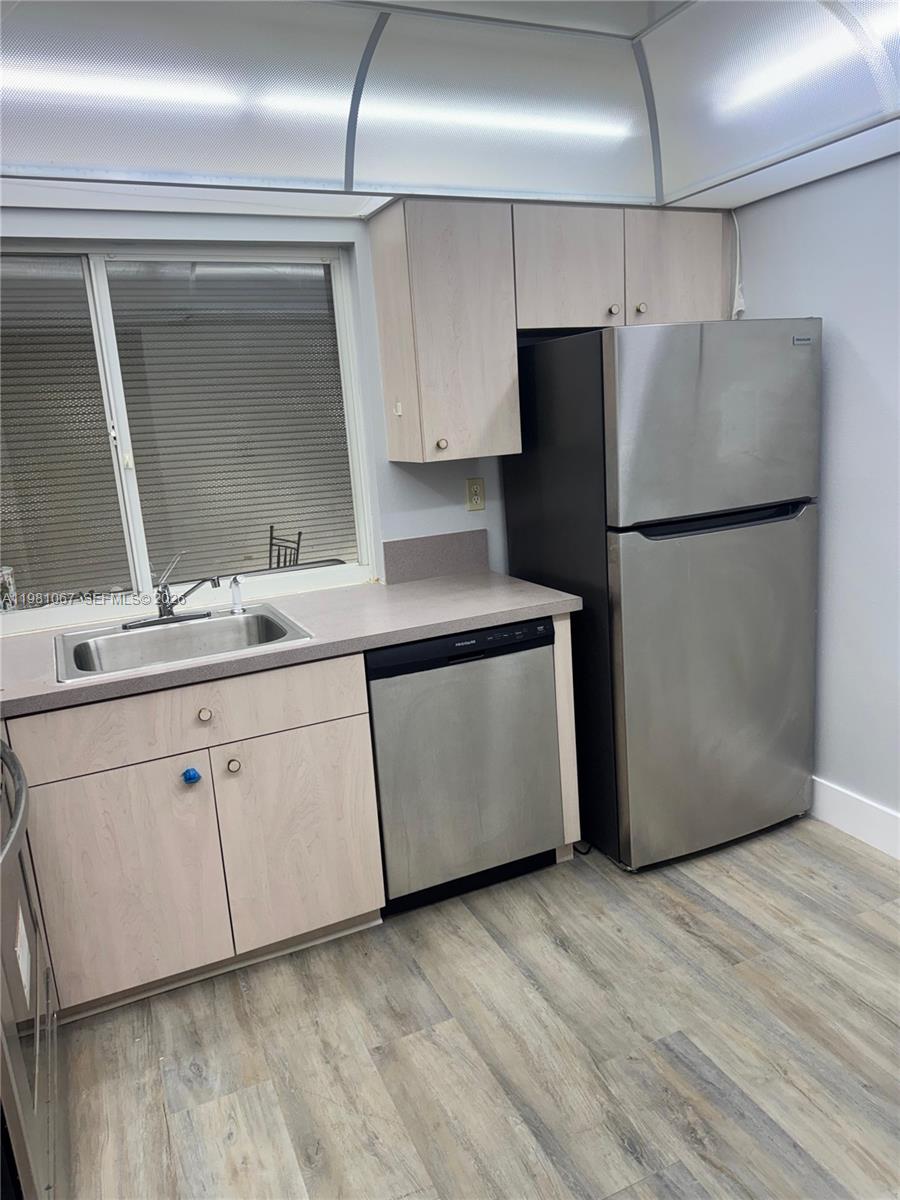LIME BAY CONDOMINIUM 8 - Residential
