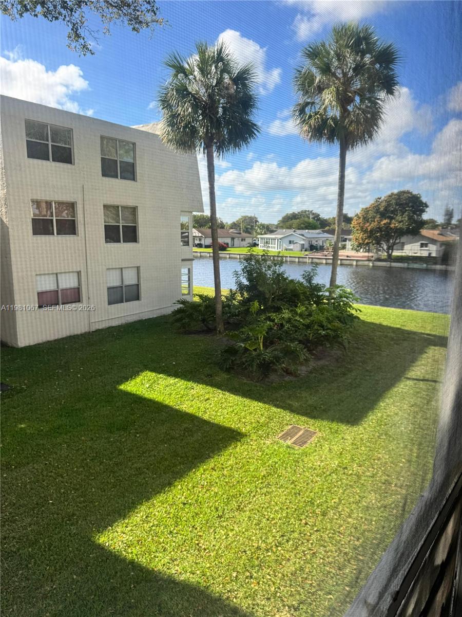 LIME BAY CONDOMINIUM 8 - Residential