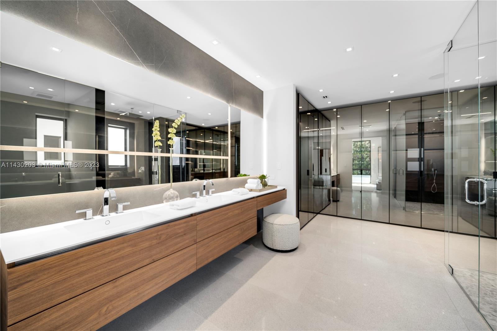 DOUGLAS CIRCLE - Residential