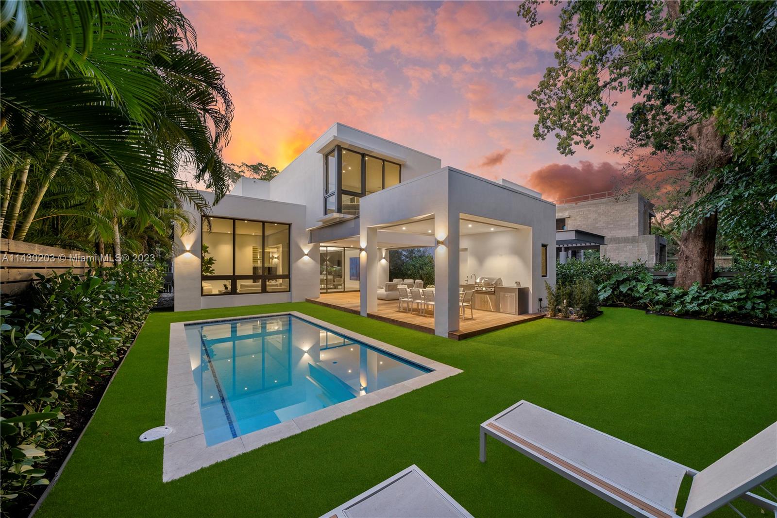 DOUGLAS CIRCLE - Residential