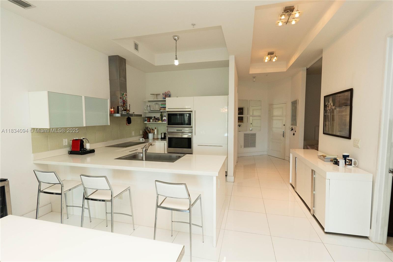 ST TROPEZ ON THE BAY 1 CO - Residential