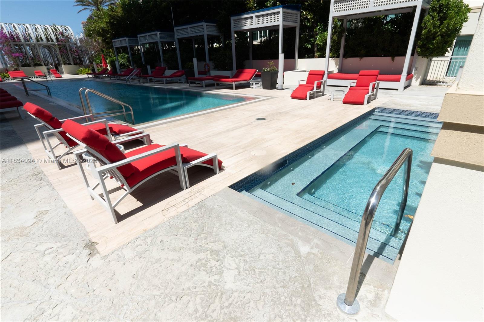 ST TROPEZ ON THE BAY 1 CO - Residential