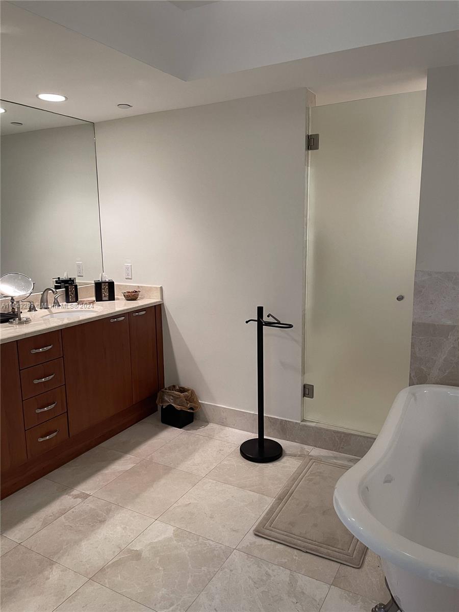 THE PENINSULA II CONDO - Residential Lease