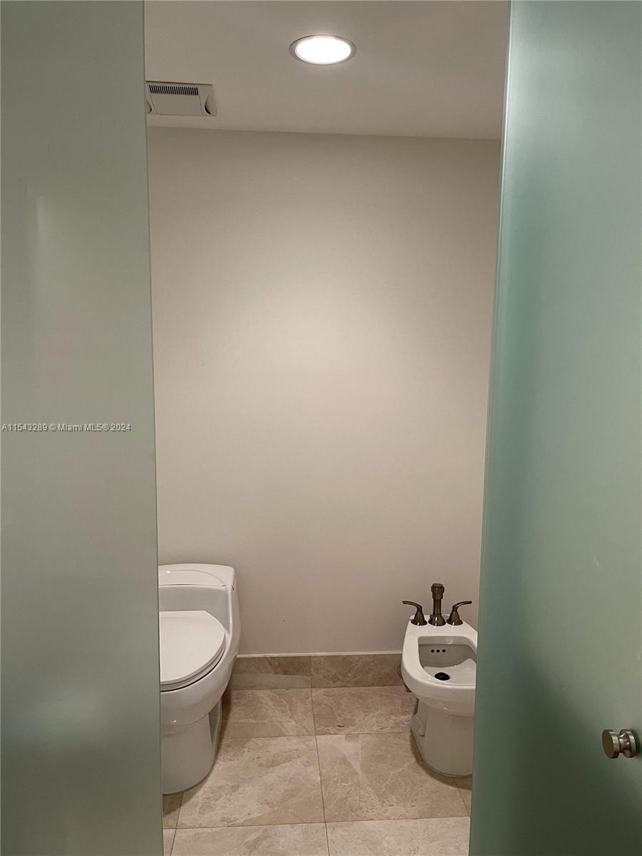 THE PENINSULA II CONDO - Residential Lease