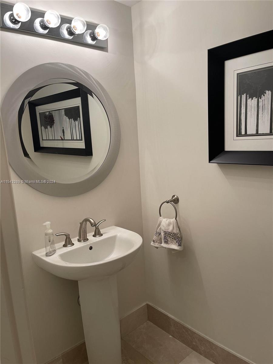 THE PENINSULA II CONDO - Residential Lease
