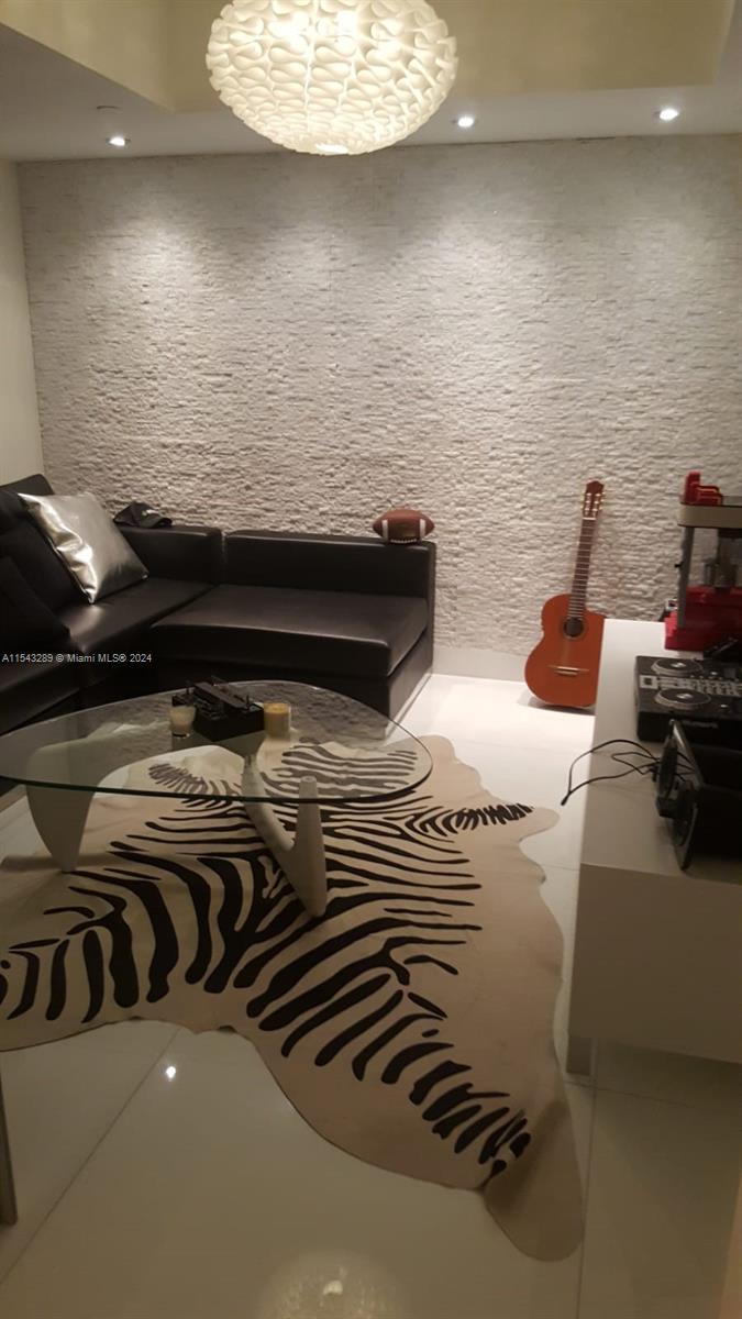 THE PENINSULA II CONDO - Residential Lease