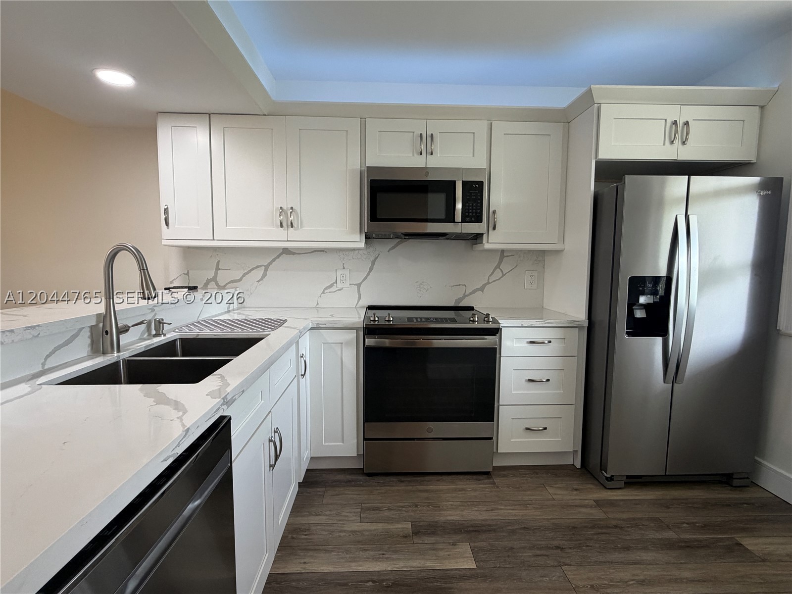 CONDO 25 OF WHITEHALL CON - Residential Lease