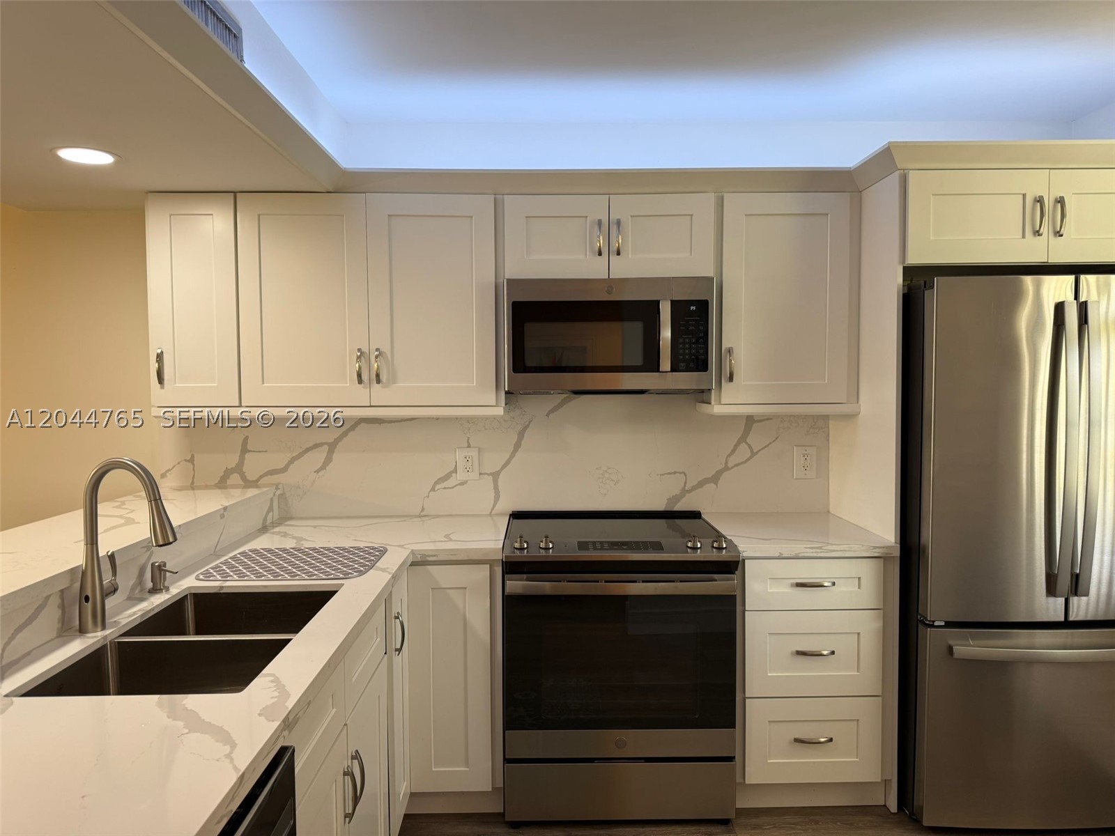 CONDO 25 OF WHITEHALL CON - Residential Lease