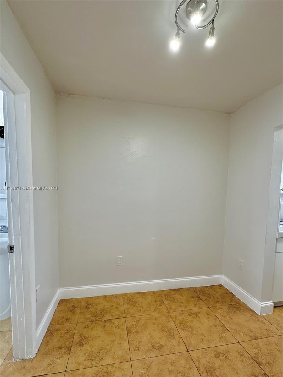 DOWDYS SUB - Residential Lease