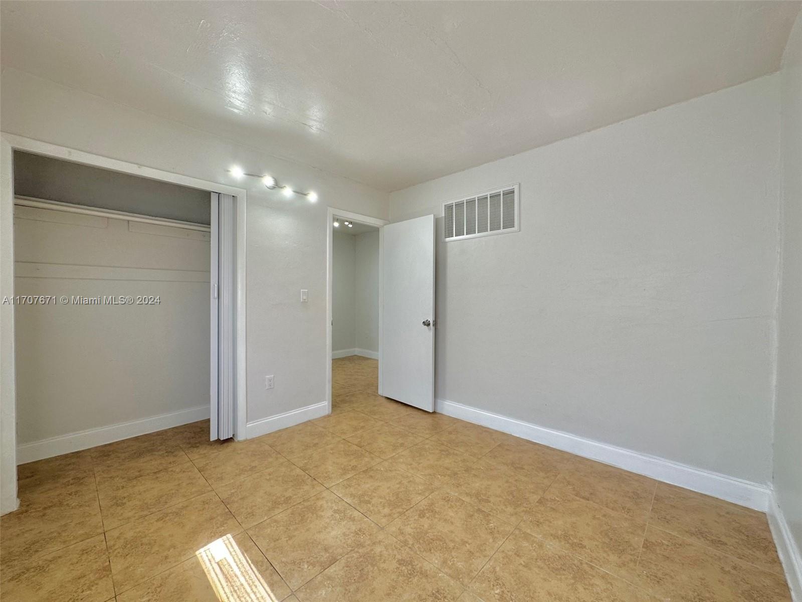 DOWDYS SUB - Residential Lease