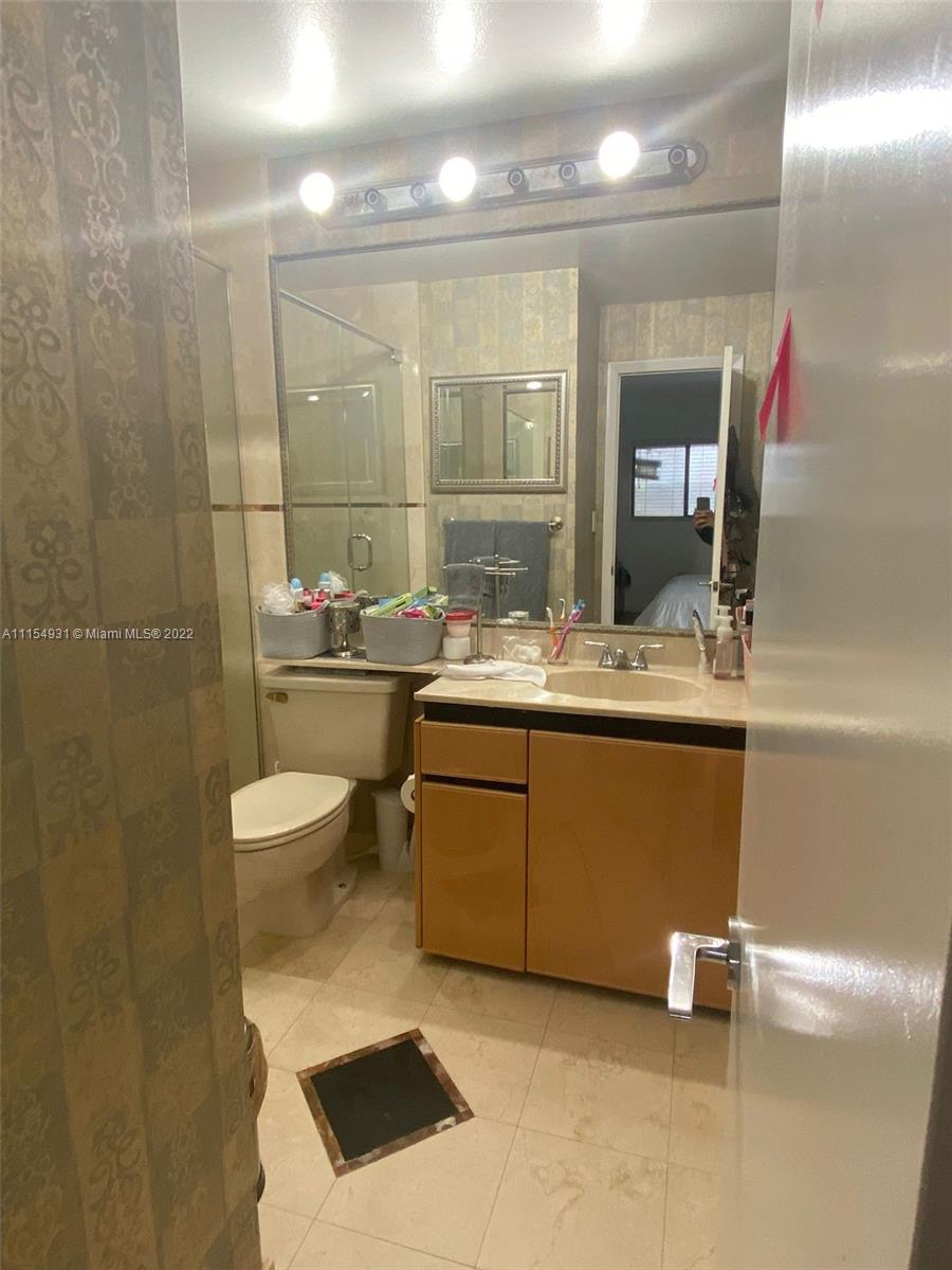 DORAL PARK C CLUB VILLAS - Residential