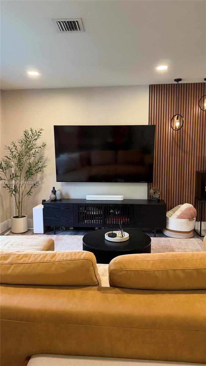 SEMINOLE FOREST - Residential Lease
