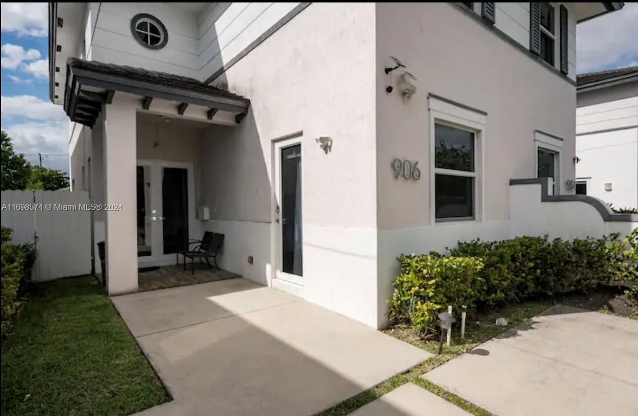 TAMIAMI LAWNS REV - Residential Lease