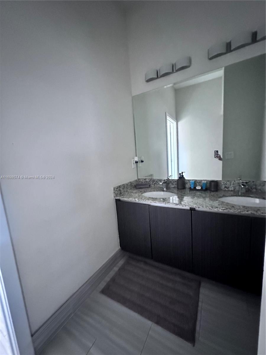 TAMIAMI LAWNS REV - Residential Lease