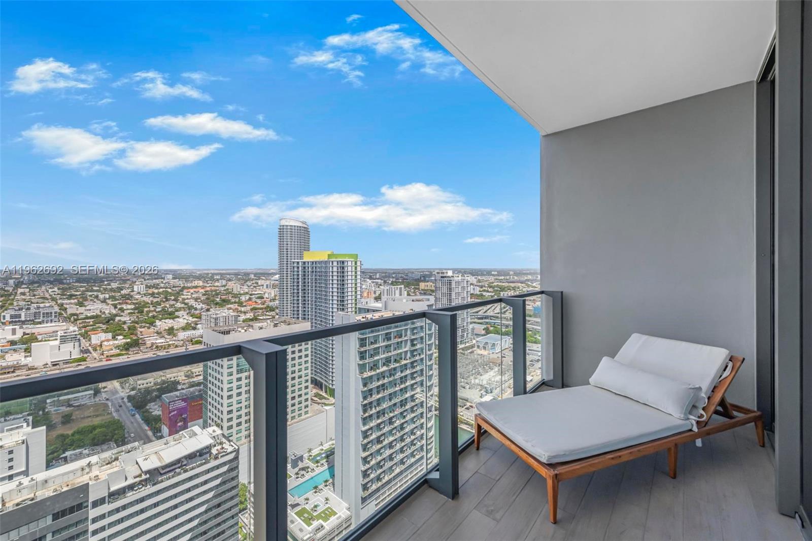 RISE CONDO - Residential