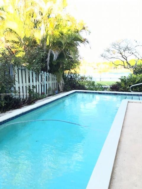 LAKESIDE AT THE HAMMOCKS - Residential