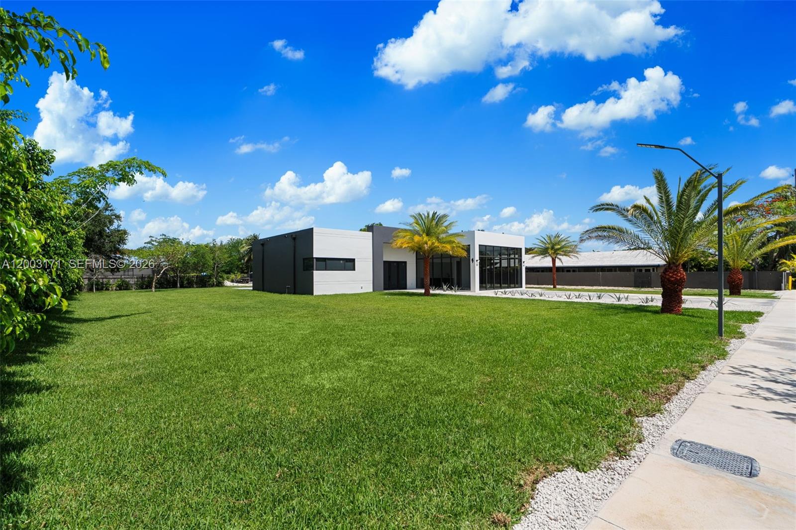 GIFFEN MANORS - Residential