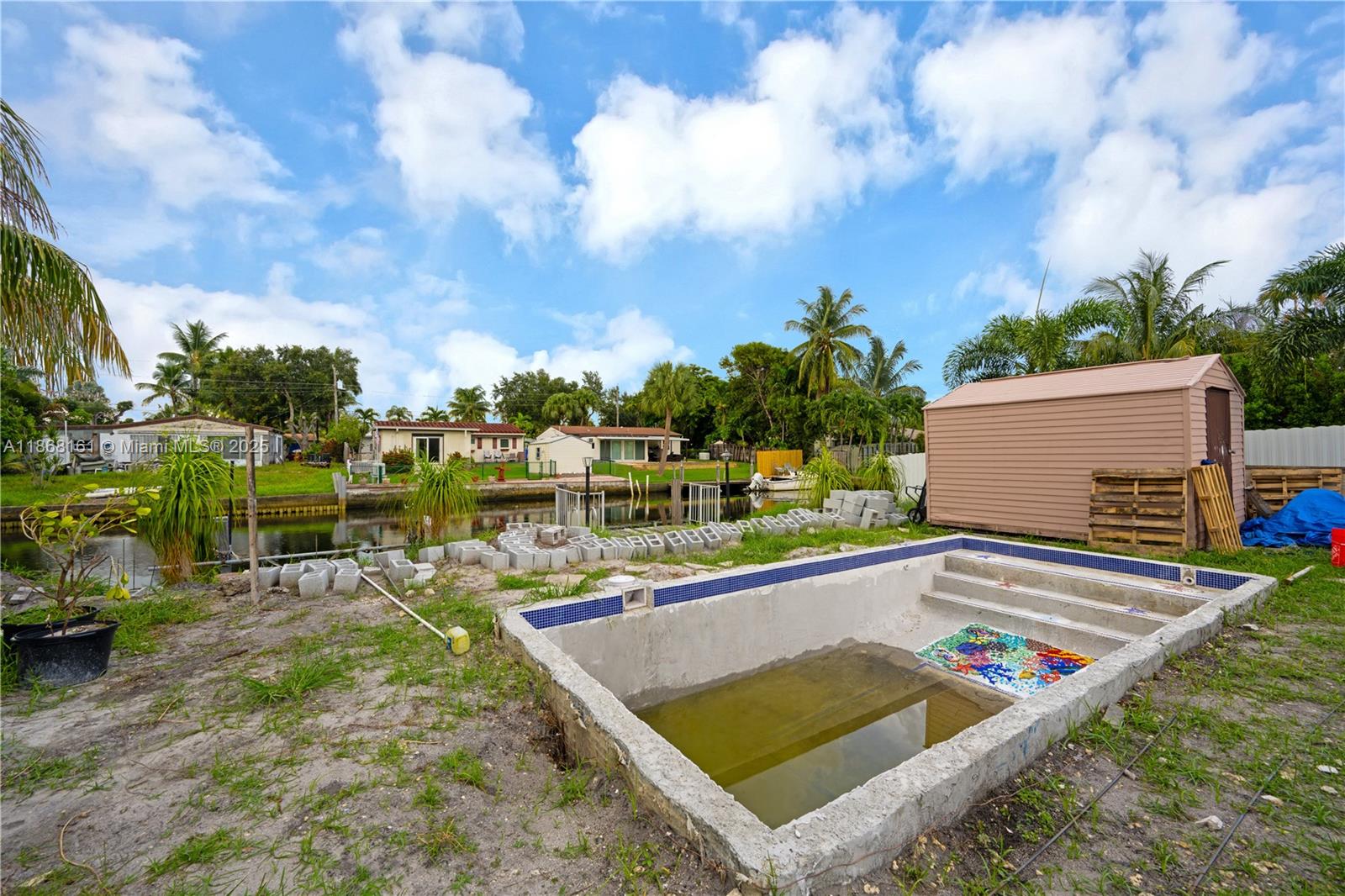 LOOK HOMESITES - Residential