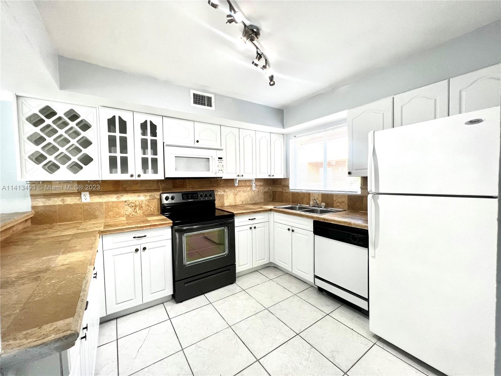 THE SEASONS VILLAS & THMS - Residential Lease