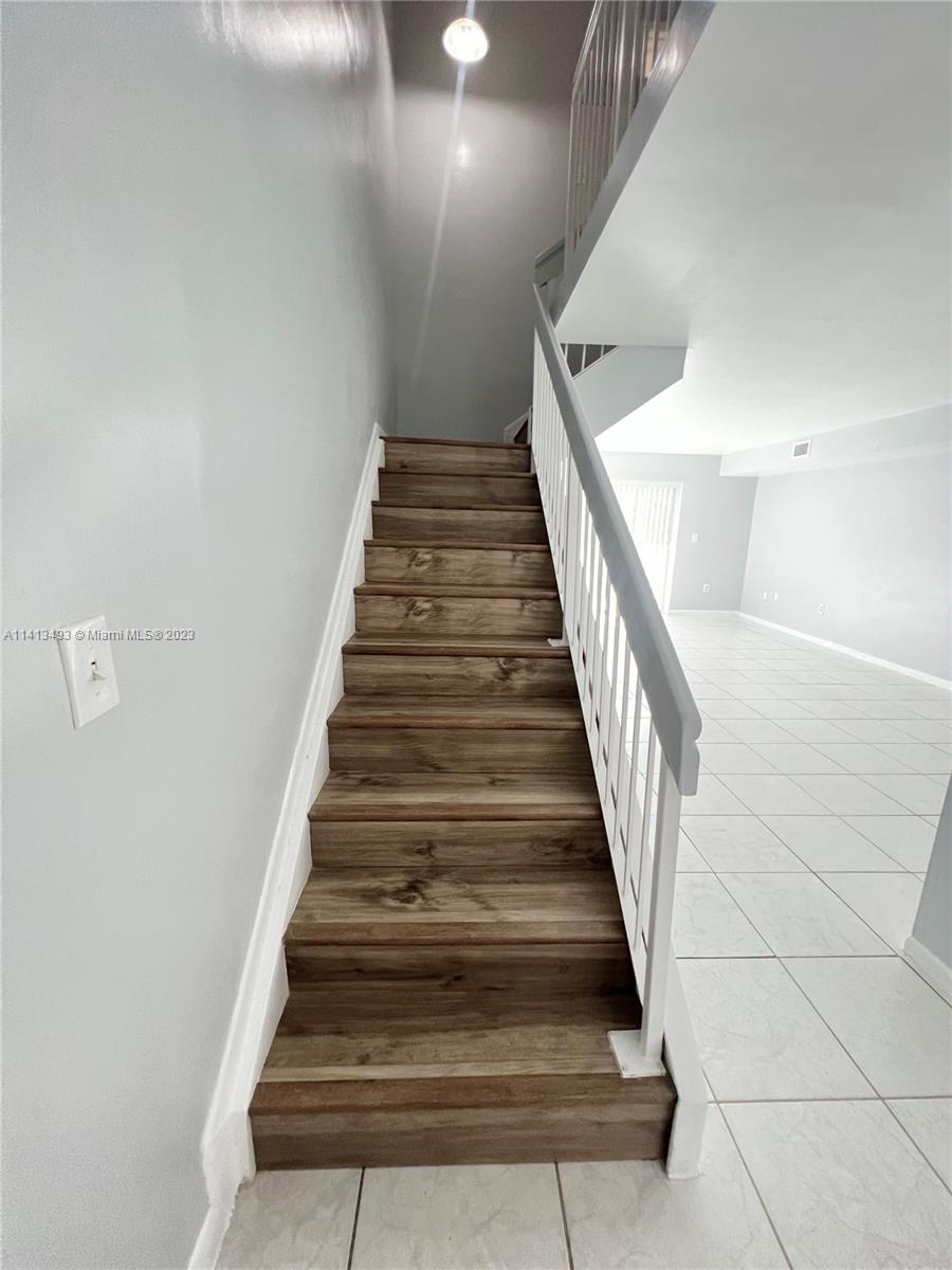THE SEASONS VILLAS & THMS - Residential Lease
