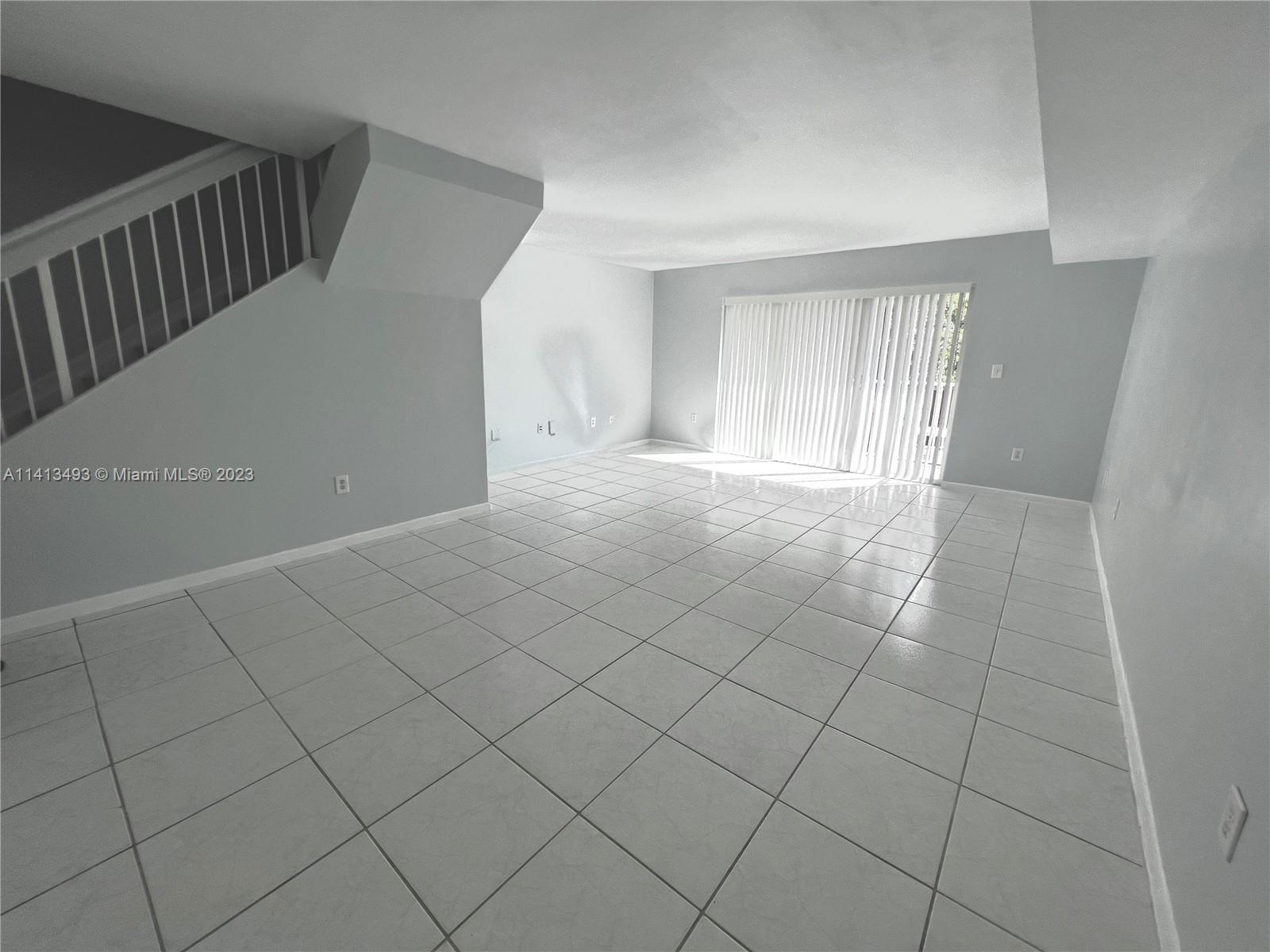 THE SEASONS VILLAS & THMS - Residential Lease