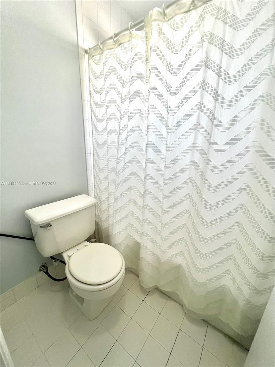 THE SEASONS VILLAS & THMS - Residential Lease