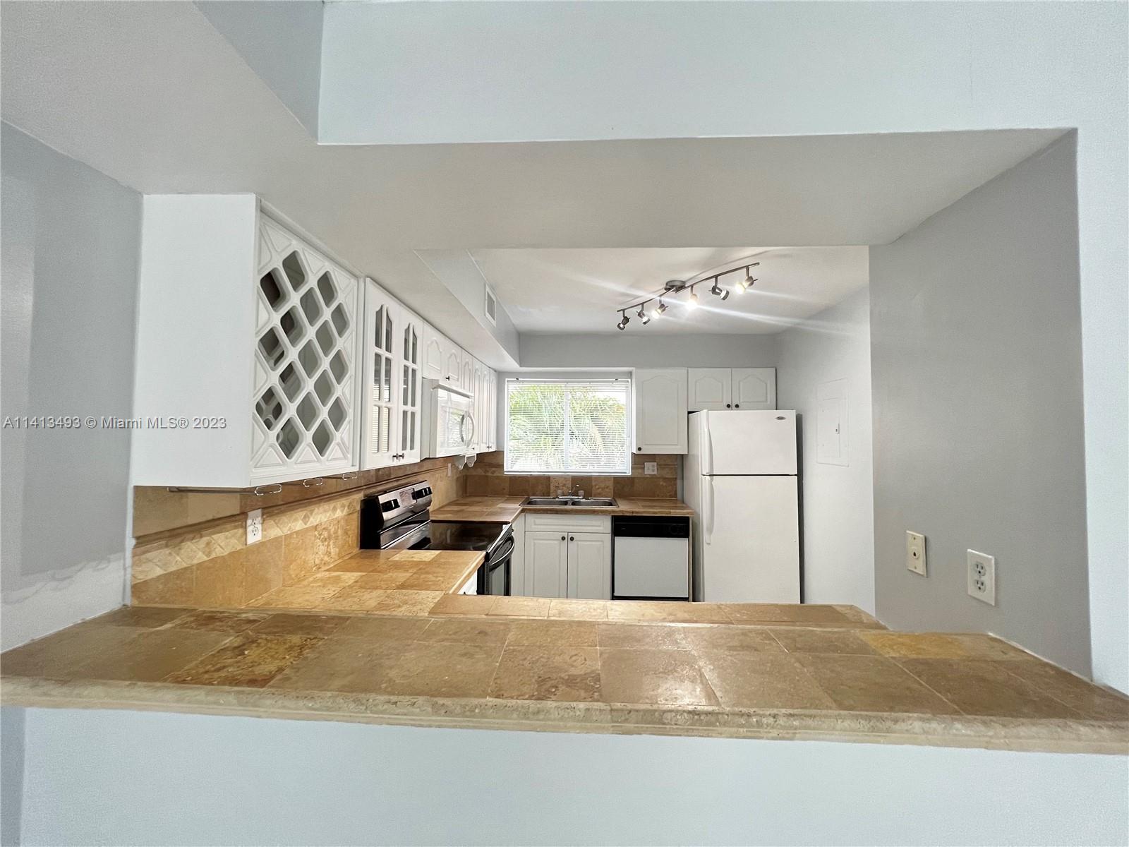 THE SEASONS VILLAS & THMS - Residential Lease